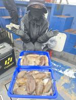 10/15일 갑오징어 조황 7분 소수인원 모시고 왕갑이 손맛보고 왔습니다 물힘이 약해 답답한 하루였네요 수고.. 사진