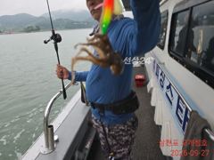 덩빨 쥑이는 문꾸미가 따박따박합니다.오늘 이후 자리가 천지삐까리…