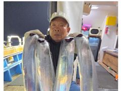 오늘 갈치 조황 입니다. 씨알좋은놈이 쭉쭉 올라 왔네요